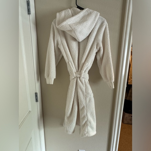 White Fuzzy Robe - Picture 2 of 3